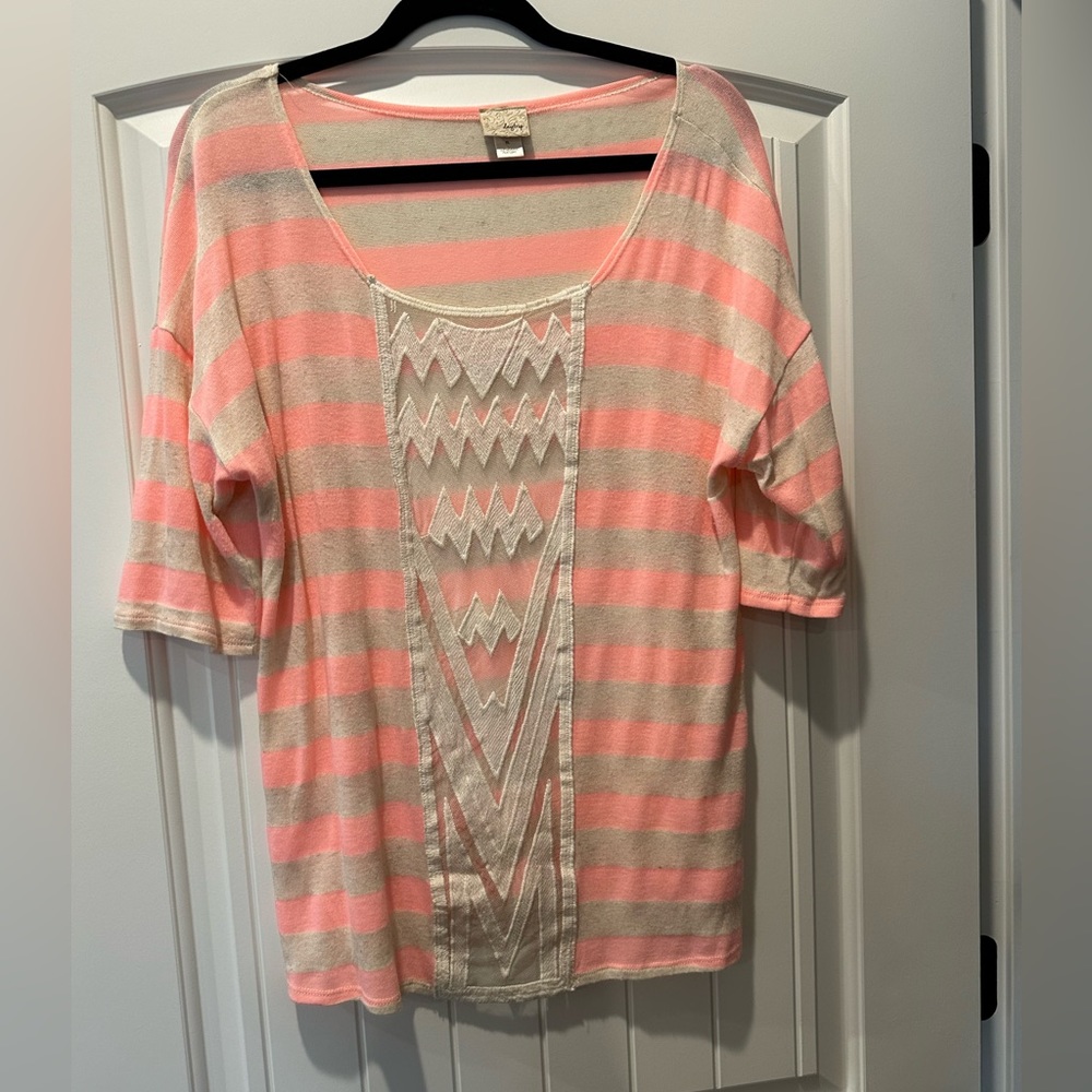 DAYTRIP WOMEN’S STRIPED TOP. SIZE X-LARGE.